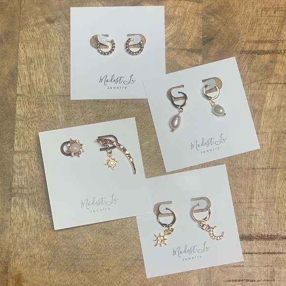 Moon Star Huggie Hoop Gold Earrings - Picture 5 of 5